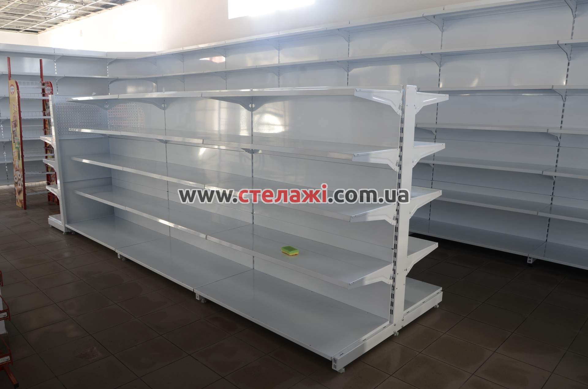 Двосторонні (острівні) торгові стелажі для магазину